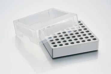 艾本德儲存盒 8 × 8, 可放置 64  個試管， 1  –  2  mL，3  件，高 53  mm，2  英寸，聚丙烯材料，可耐受最低 -86  °C，可高溫高壓滅菌，帶蓋子并具有數(shù)字字母標識